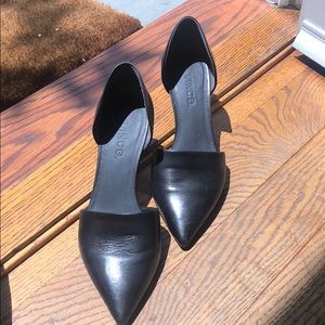 Vince black pointed toe size 35